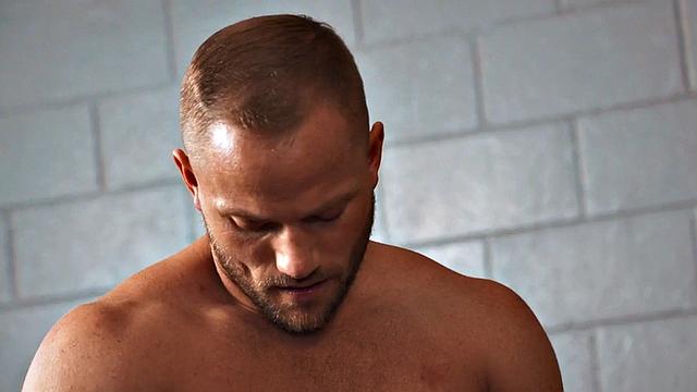 Eager jocks anal threesome in tge gym after working out