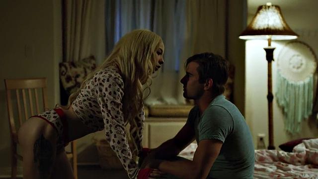 грешная сводная сестра сдается под напором в догги