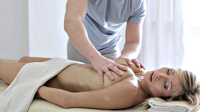 лунa пришла на массаж, а ушла с полным набором удовольствий