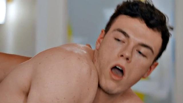 Chiseled studs jerking off on bareback session