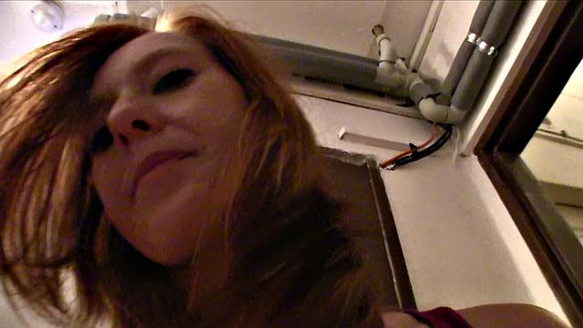 рыжая Линда думает, что отсос спасёт, а в итоге уходит с натянутой жопой