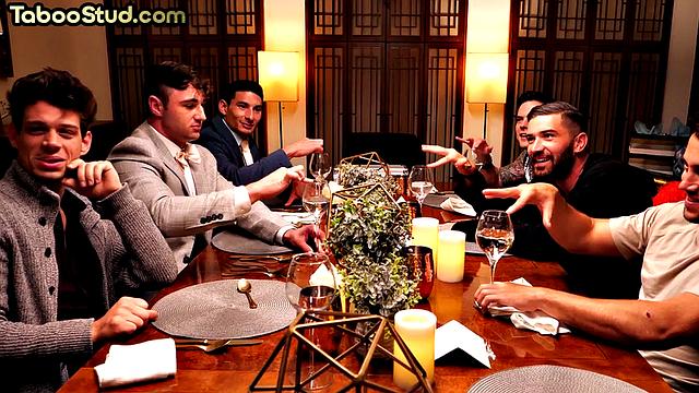 смотри, как настоящие качки сосут член и трахают по-жёсткому