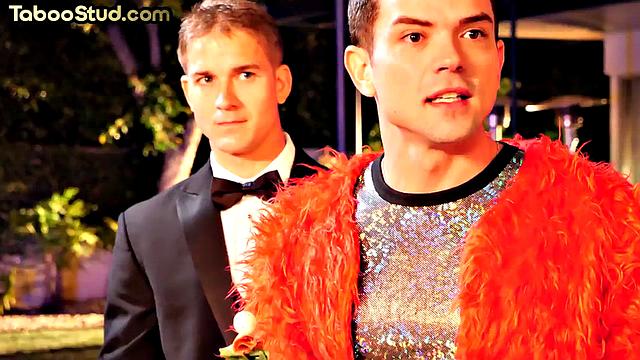 смотри, как настоящие качки сосут член и трахают по-жёсткому