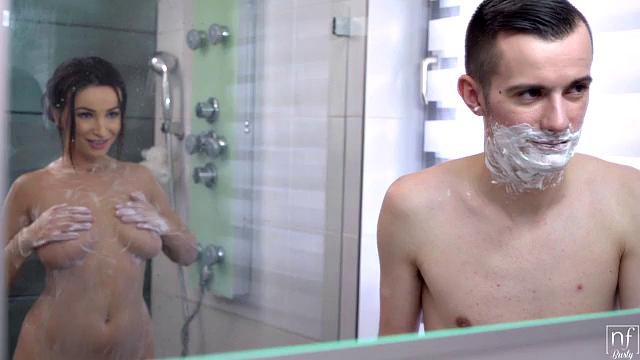 Shower Seduction - S10:E9