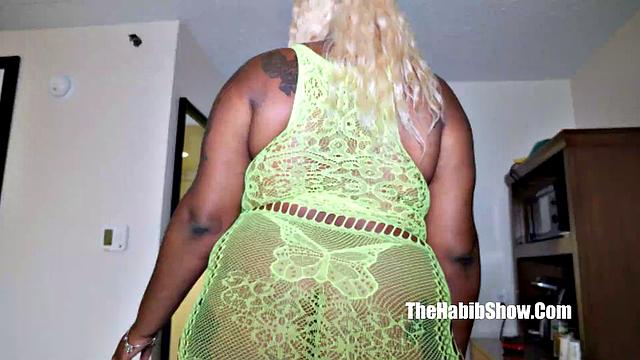 big black amazon honey ass so phat devin drills ready for her