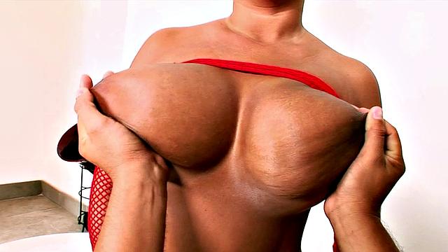 Hot Tub with Daylene Rio