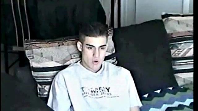 Тони клянётся, что натурал, но после минета засомневался