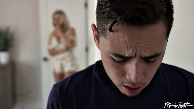 кэти морган трахается с пасынком и получает на лицо