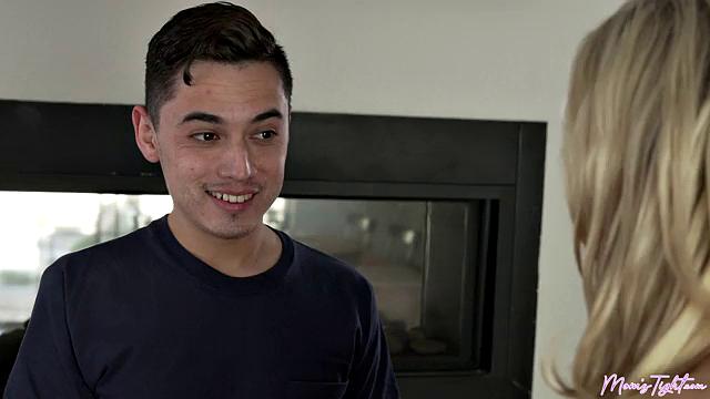 Cumming In My Stepmom's Face Cream - S1:E1