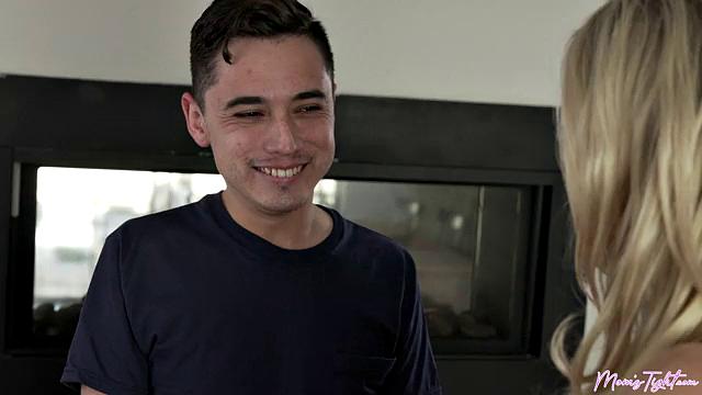 Cumming In My Stepmom's Face Cream - S1:E1