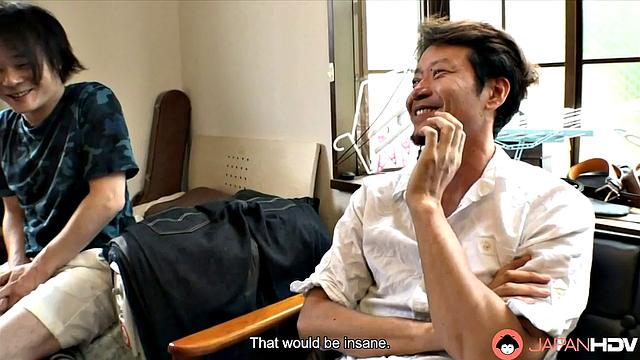 Yui Kawagoe visits a fan for a threesome