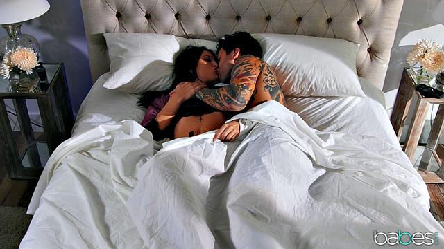 Passion: Azul and Hands