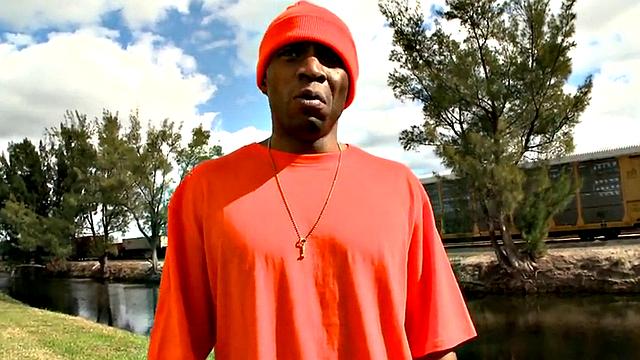 Gorgeous white dude nails tight ebony ass outdoors