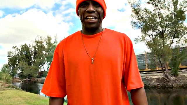 Gorgeous white dude nails tight ebony ass outdoors