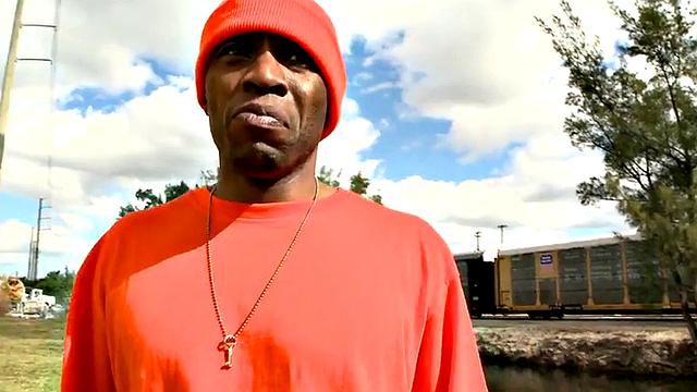 Gorgeous white dude nails tight ebony ass outdoors