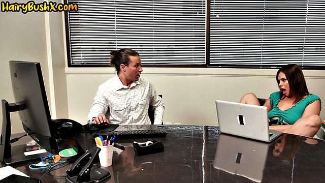 Cockhungry babe gets cuntsmashed