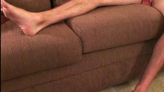 диджей дрочит и кончает на камеру