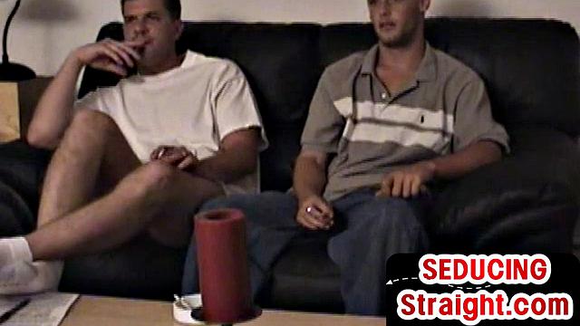 гей-дед сосет хетеру дома