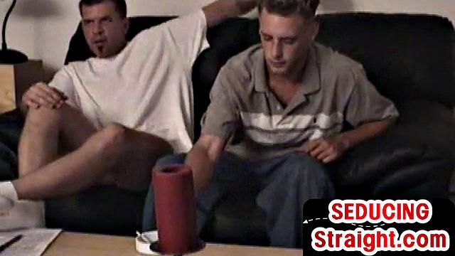 Real amateur stud gets sucked by gaydaddy at home