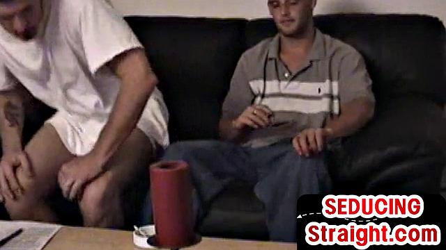Real amateur stud gets sucked by gaydaddy at home