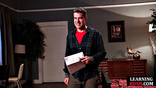 Блондинка в жестком бондаже стонет под властью мастера, игрушки идут в ход и анальное развлечение до предела напряжения.