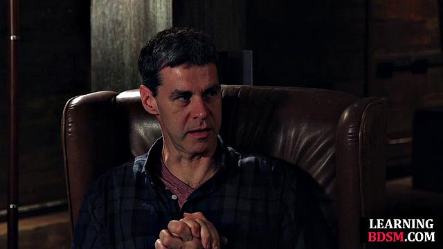 Блондинка в жестком бондаже стонет под властью мастера, игрушки идут в ход и анальное развлечение до предела напряжения.