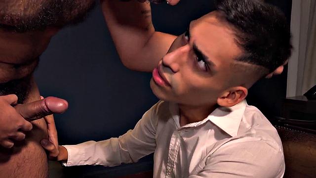 Amateur DILF barebacks Latin bottom till cumshot