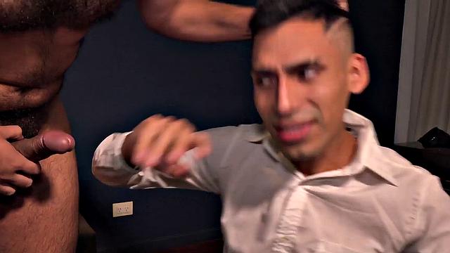 Amateur DILF barebacks Latin bottom till cumshot