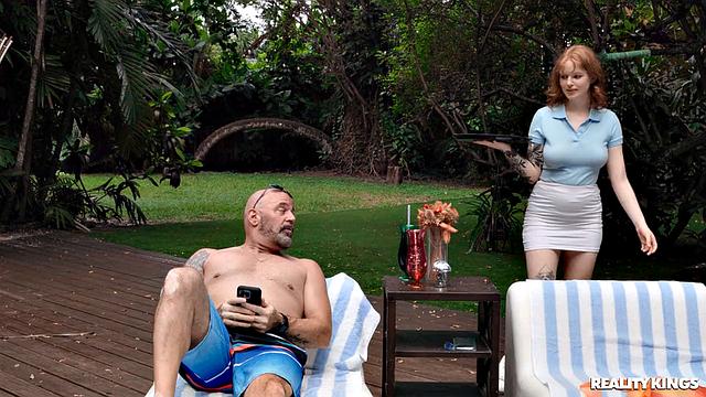 Resort MILF Loves A Squirter