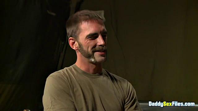 Меня трахают военные - Дирк Кейбер, Джо Паркер