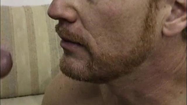 Рики говорит, что делает тяжёлую работу, но с собой только член