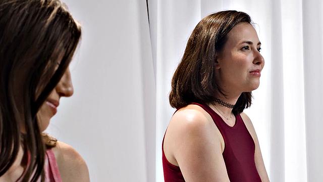 стройная брюнетка майя вульф страстно ласкает сочную кейси калверт