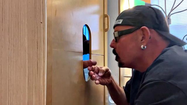 Afternoon Gloryhole Suck and Sex