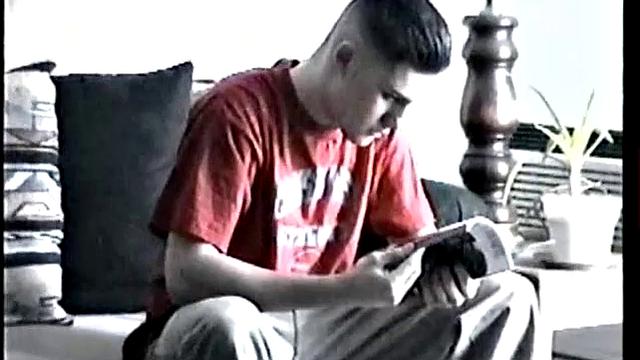 Гей-любовник Тони жаждет минета и мощной разрядки от мужика.