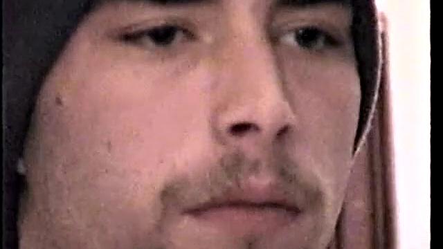 Тоби типа гетеро, но член сосёт как родной