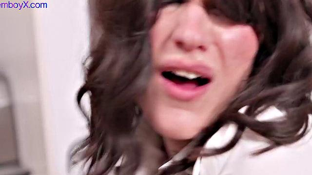 Geeky trap deepthroating lucky fellow