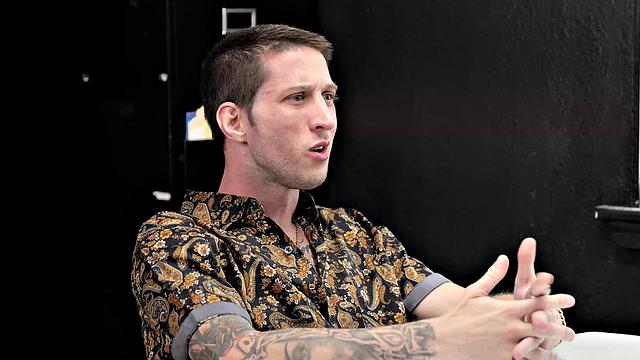 детективша skylar snow трахается с cody в попку и выжимает из него всё