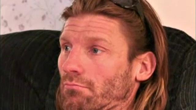 Смотри, как Скотт показывает тело и кончает мощно