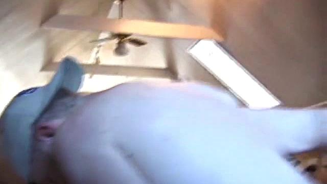 Даррион встаёт на колени перед Кристианом и сам жаждет грубого траха