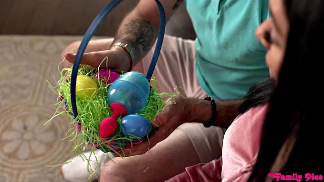 Can I Find All My Step Sisters Eggs - S18:E3