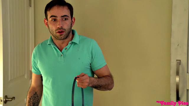 Can I Find All My Step Sisters Eggs - S18:E3