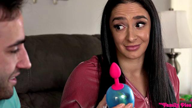 Can I Find All My Step Sisters Eggs - S18:E3