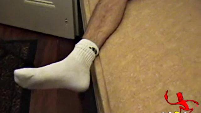 Винченцо дрочит и устраивает фейерверк