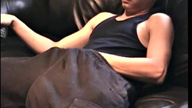 Смотри, как Корри глубоко отсасывает член и ловит сперму на лицо