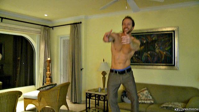 трое взрослых трахаются на вечеринке в кабо