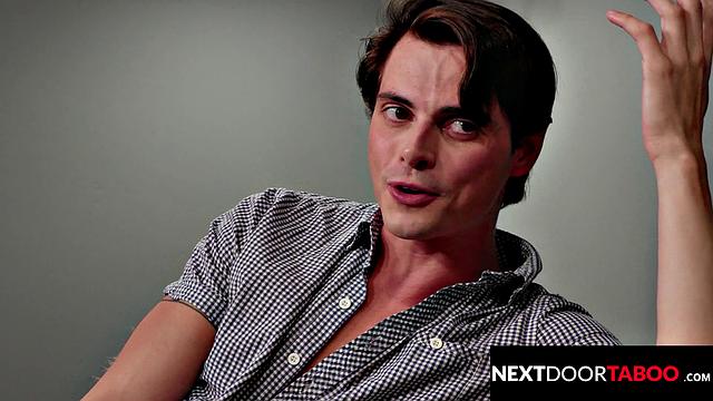 мускулистый сводный брат жестко трахает своего горячего дружка