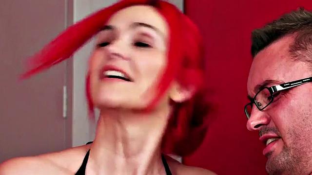 похотливые зрелые теребят член и грязно болтают