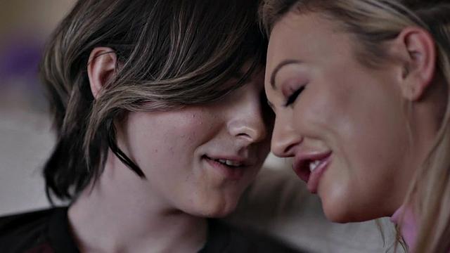 Trans drilling lesbian girlfriend in erotic couple