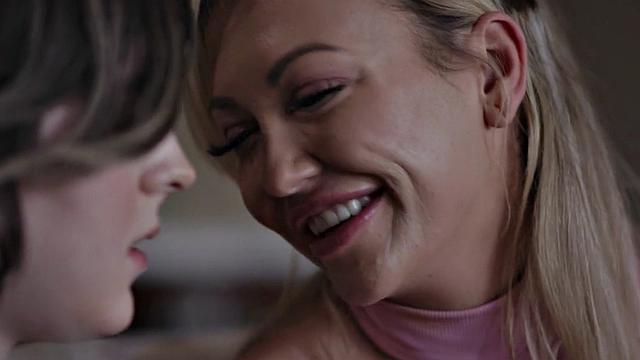 Trans drilling lesbian girlfriend in erotic couple