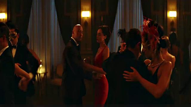 Gal Gadot hot cleavage, Ritu Arya busty